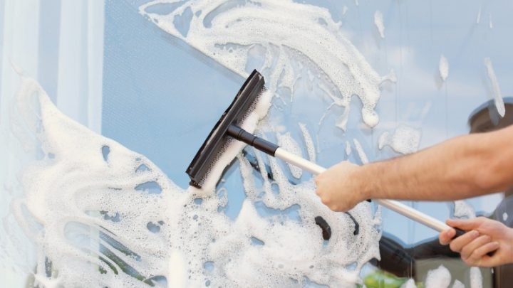 How Much Does it Cost to Have Windows Professionally Cleaned?